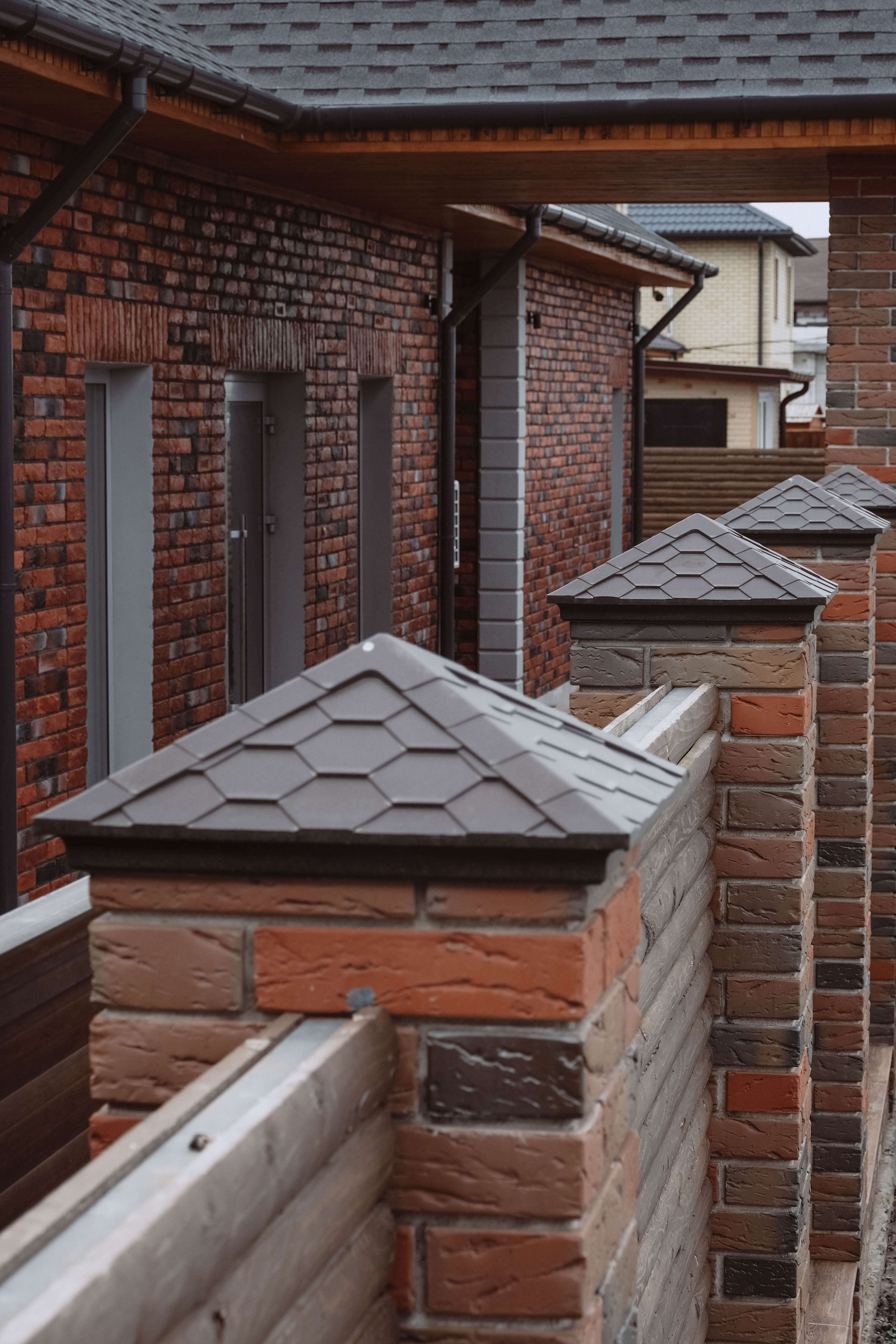 Колпак Zking Эверест Коричневый на столб 1.5х1.5 кирпича (390х390мм) в Зеленокумске фото